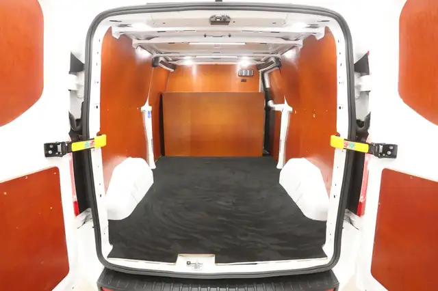 Ford Transit Custom view 3