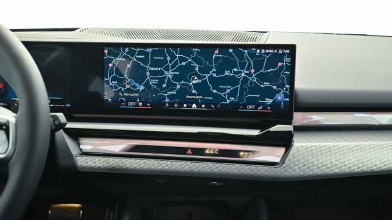BMW 520 d xDrive Touring G61 B47 — photo 3
