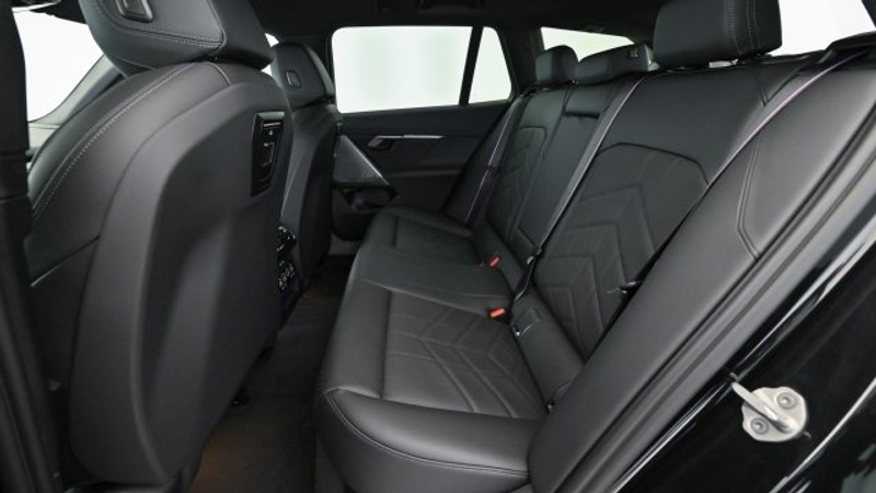 BMW 520 d xDrive Touring G61 B47 — photo 15