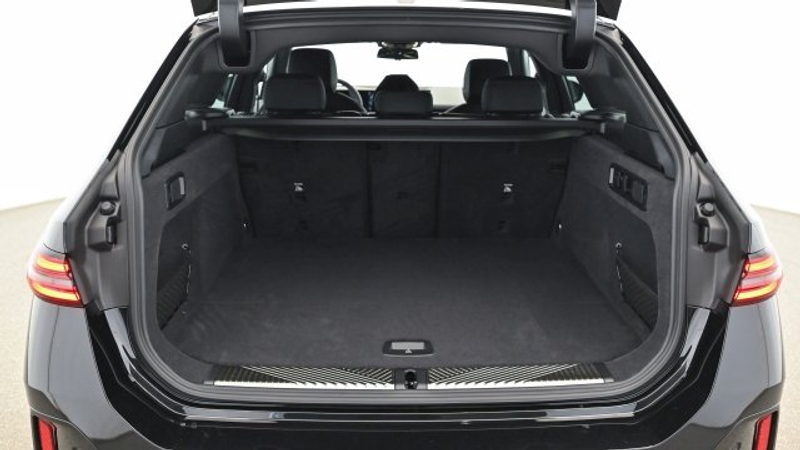 BMW 520 d xDrive Touring G61 B47 — photo 14