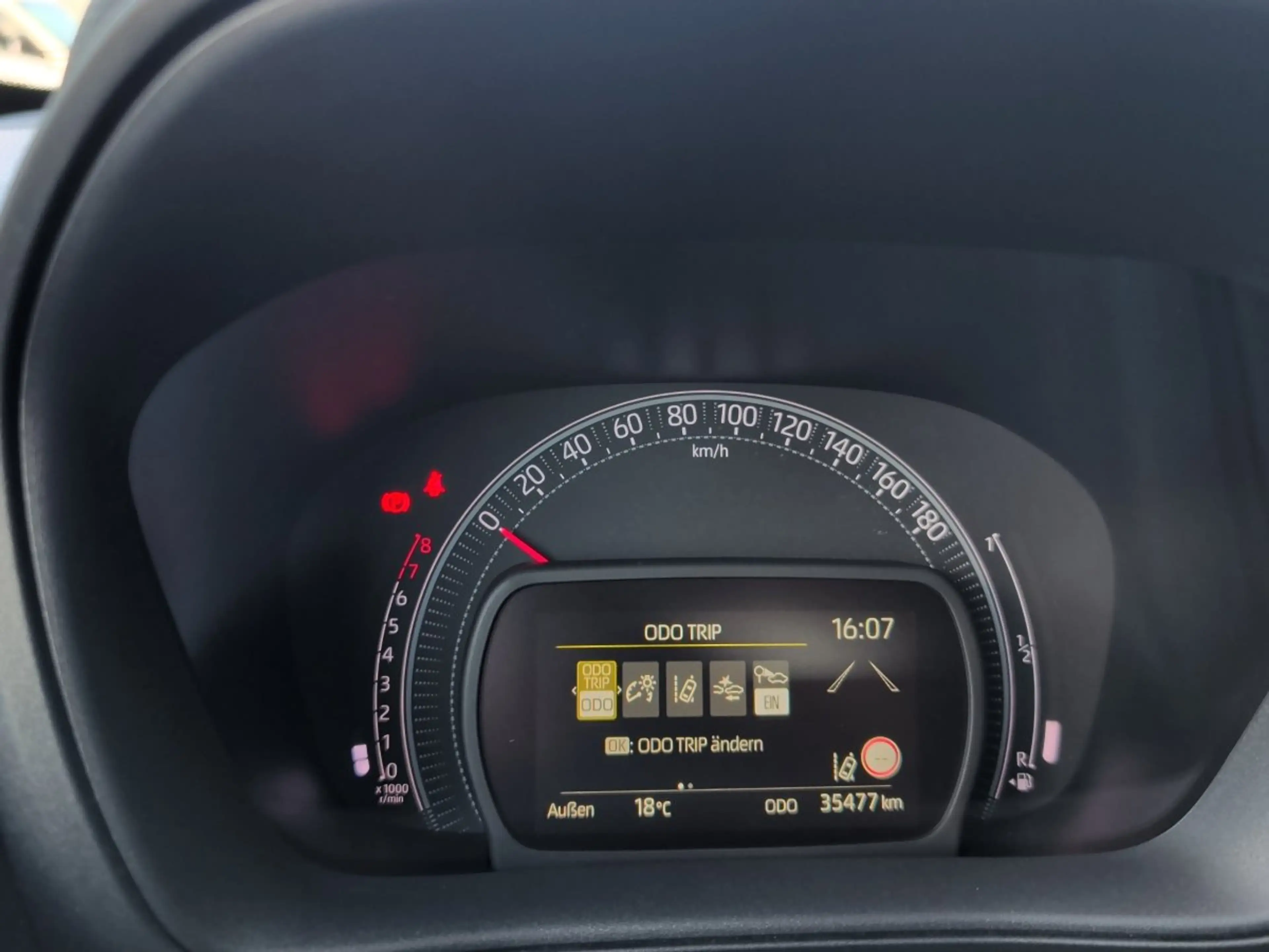 Toyota Aygo X 1.0 Play AppleCarPlay Kamera Bluetooth — photo 18