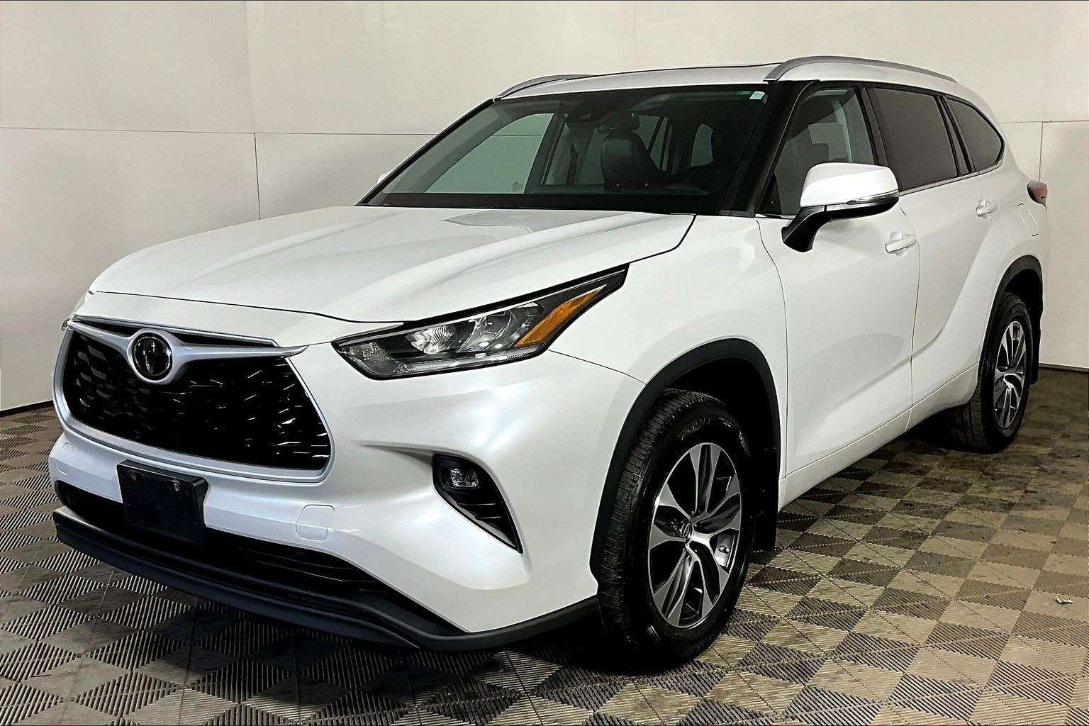 used 2022 Toyota Highlander car, priced at $36,998