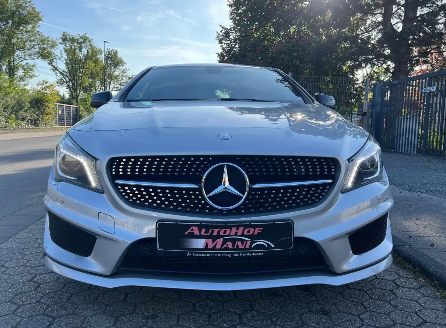 Mercedes-Benz CLA 200 CLA -Klasse CLA 200/AMG-Line/Navi Silber - 2