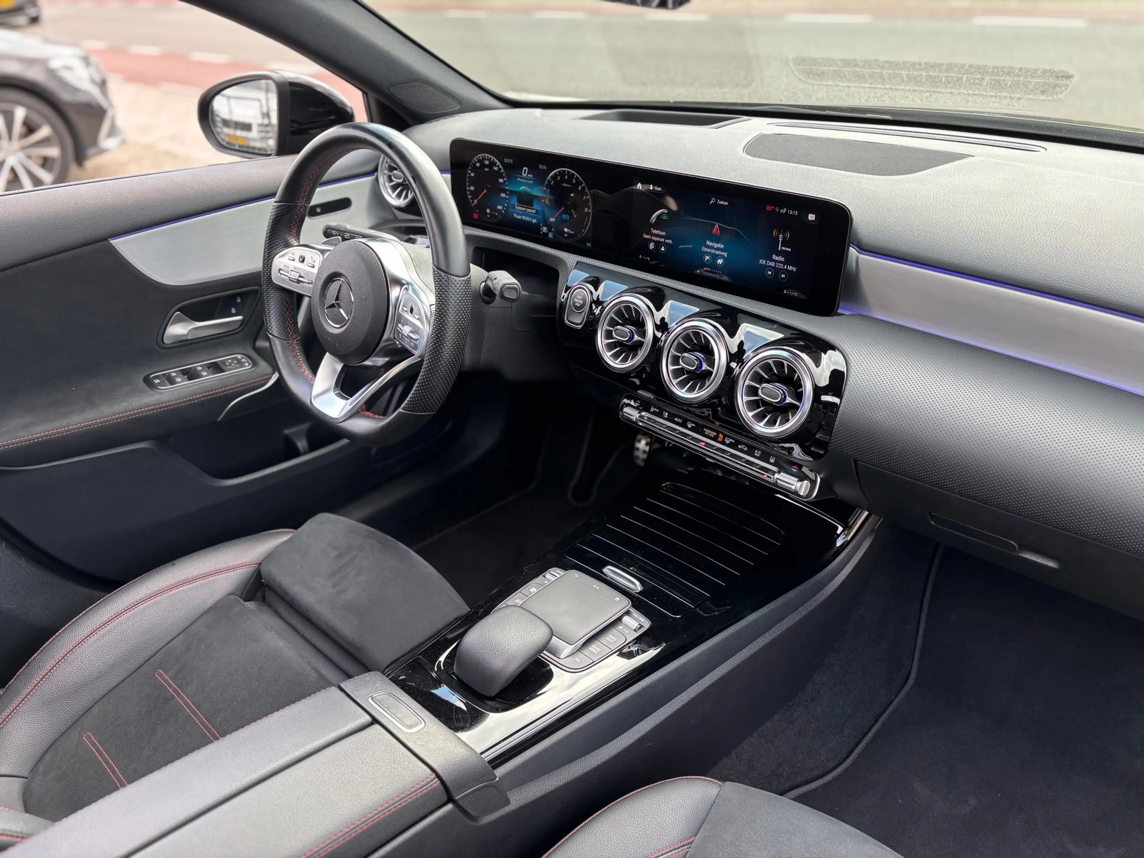 Mercedes-Benz A 250 e AMG Line panorama dak! Nieuwstaat! — photo 19