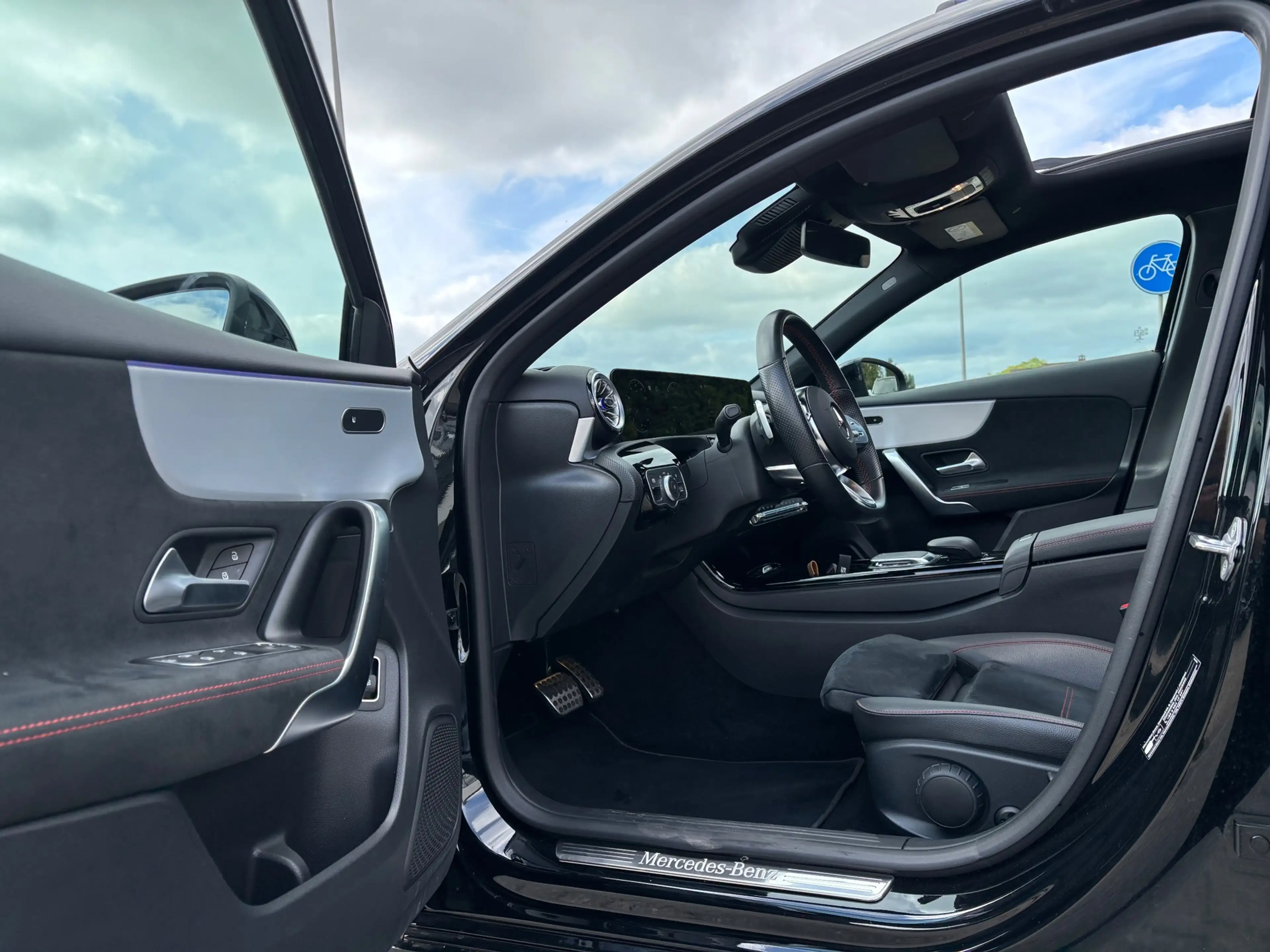 Mercedes-Benz A 250 e AMG Line panorama dak! Nieuwstaat! — photo 11