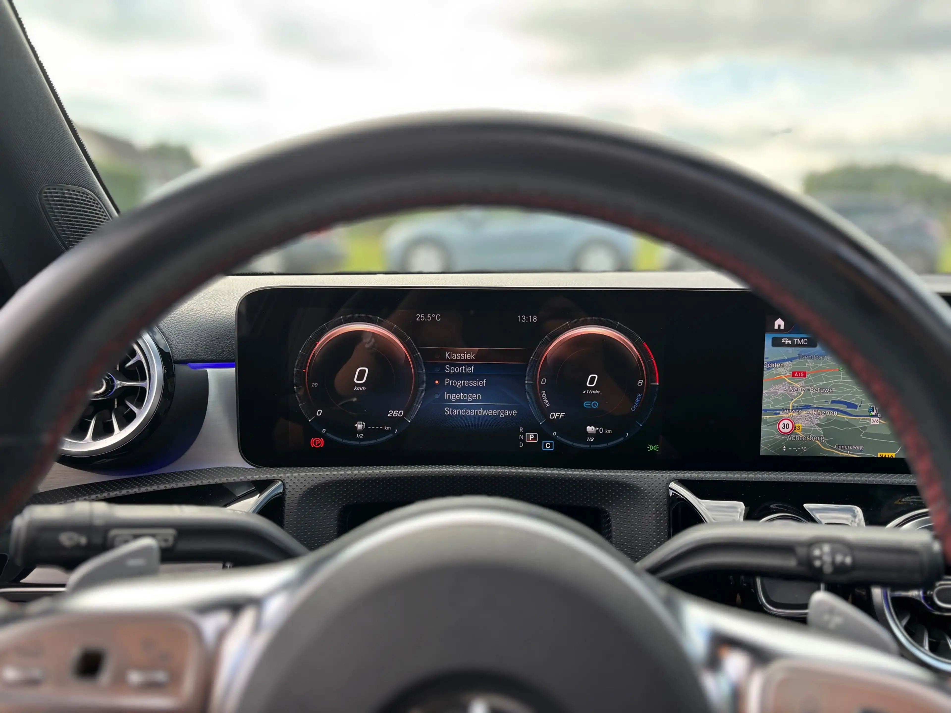 Mercedes-Benz A 250 e AMG Line panorama dak! Nieuwstaat! — photo 24