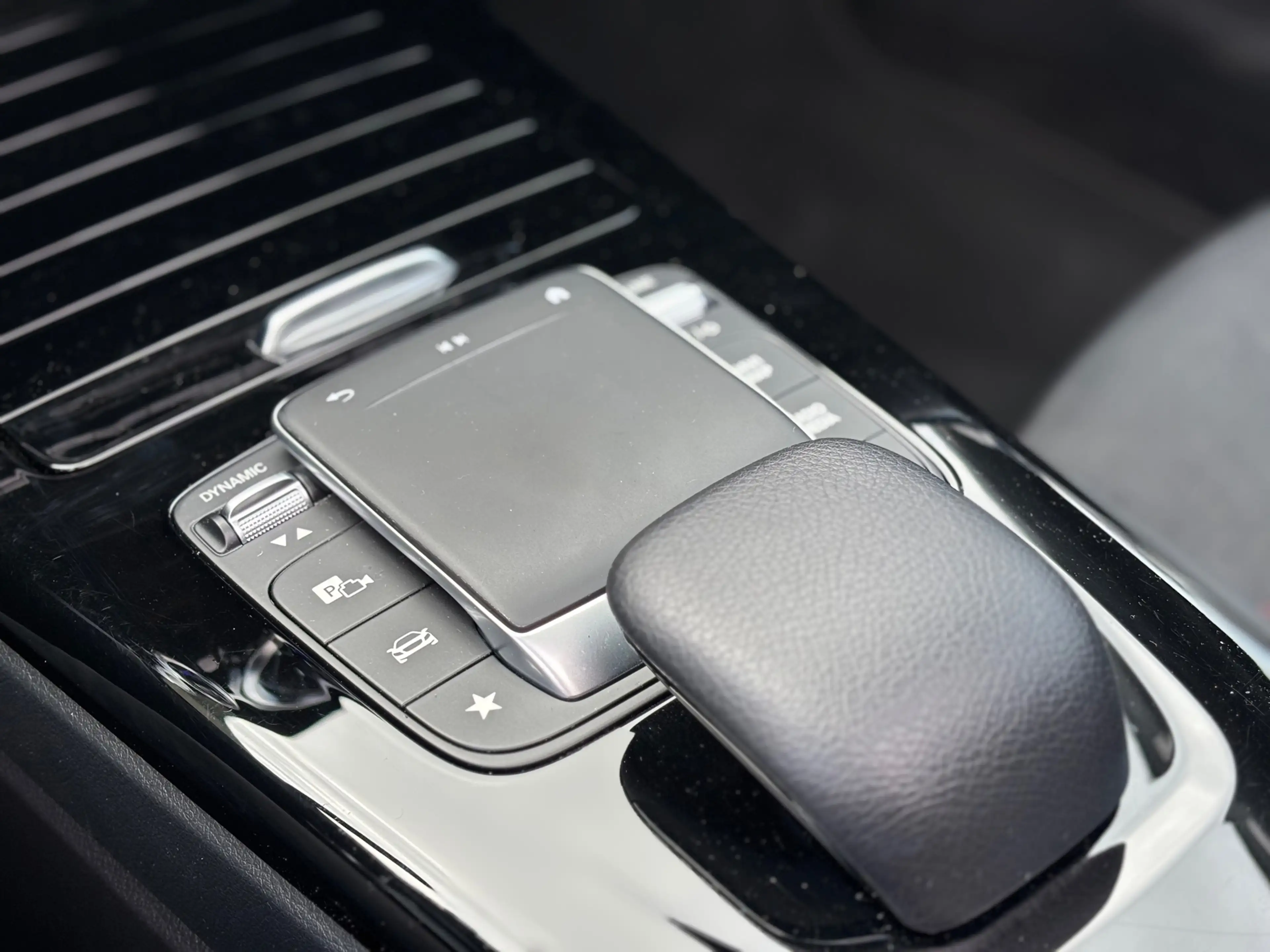 Mercedes-Benz A 250 e AMG Line panorama dak! Nieuwstaat! — photo 21