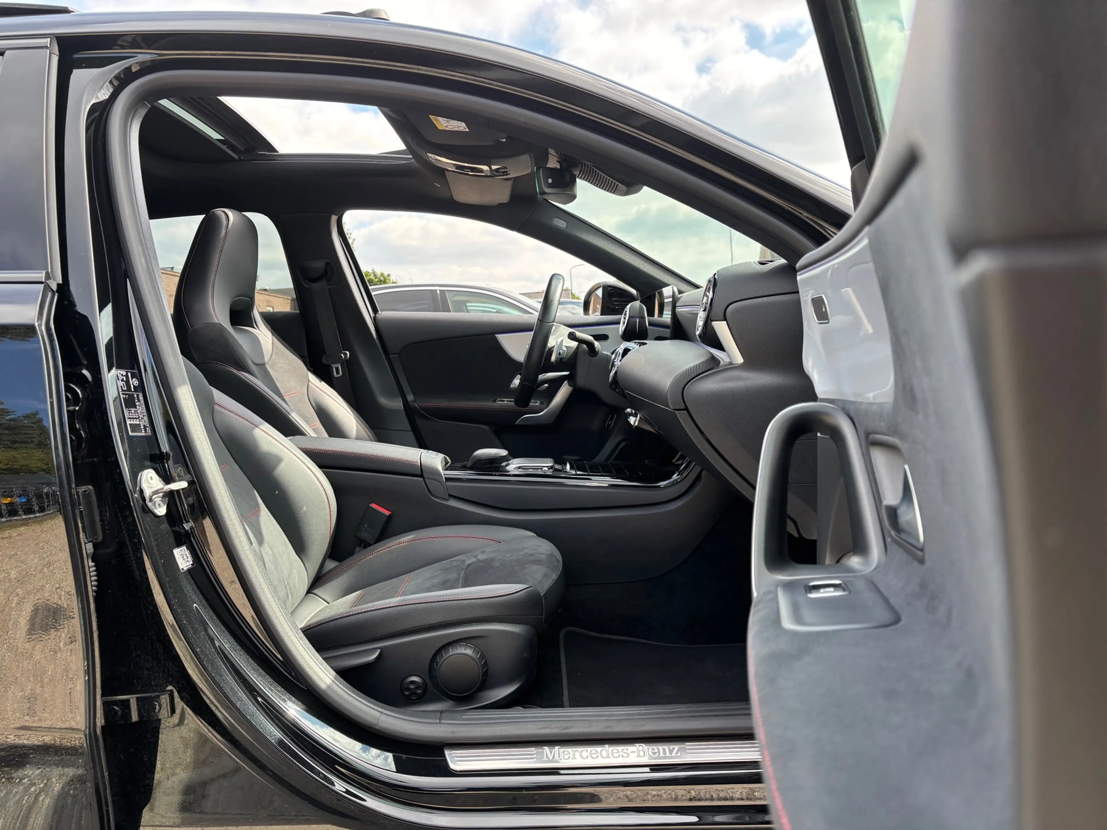 Mercedes-Benz A 250 e AMG Line panorama dak! Nieuwstaat! — photo 17