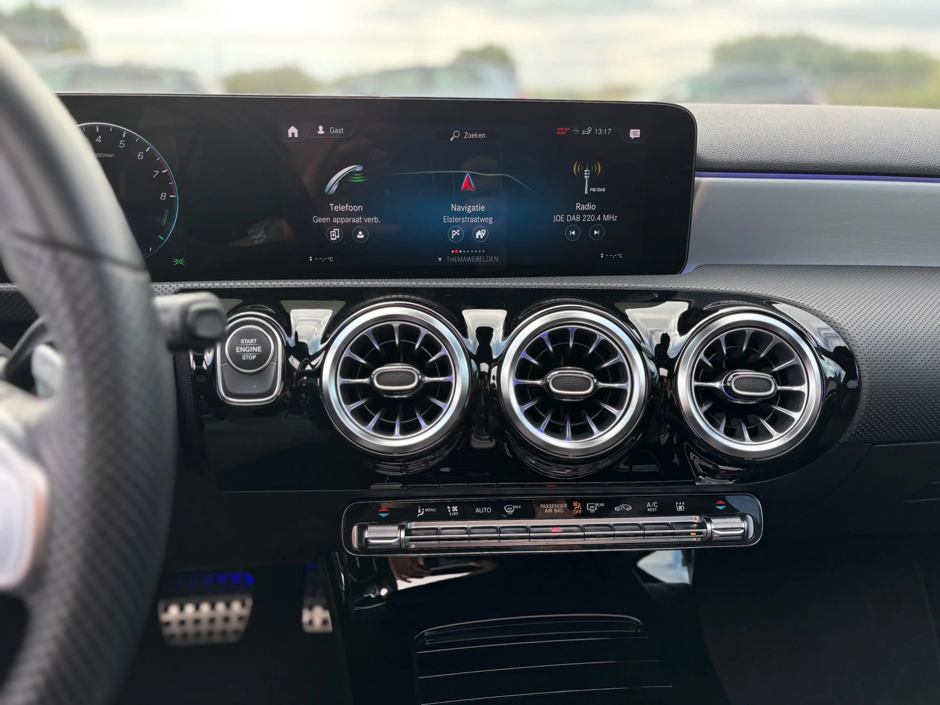 Mercedes-Benz A 250 e AMG Line panorama dak! Nieuwstaat! — photo 22