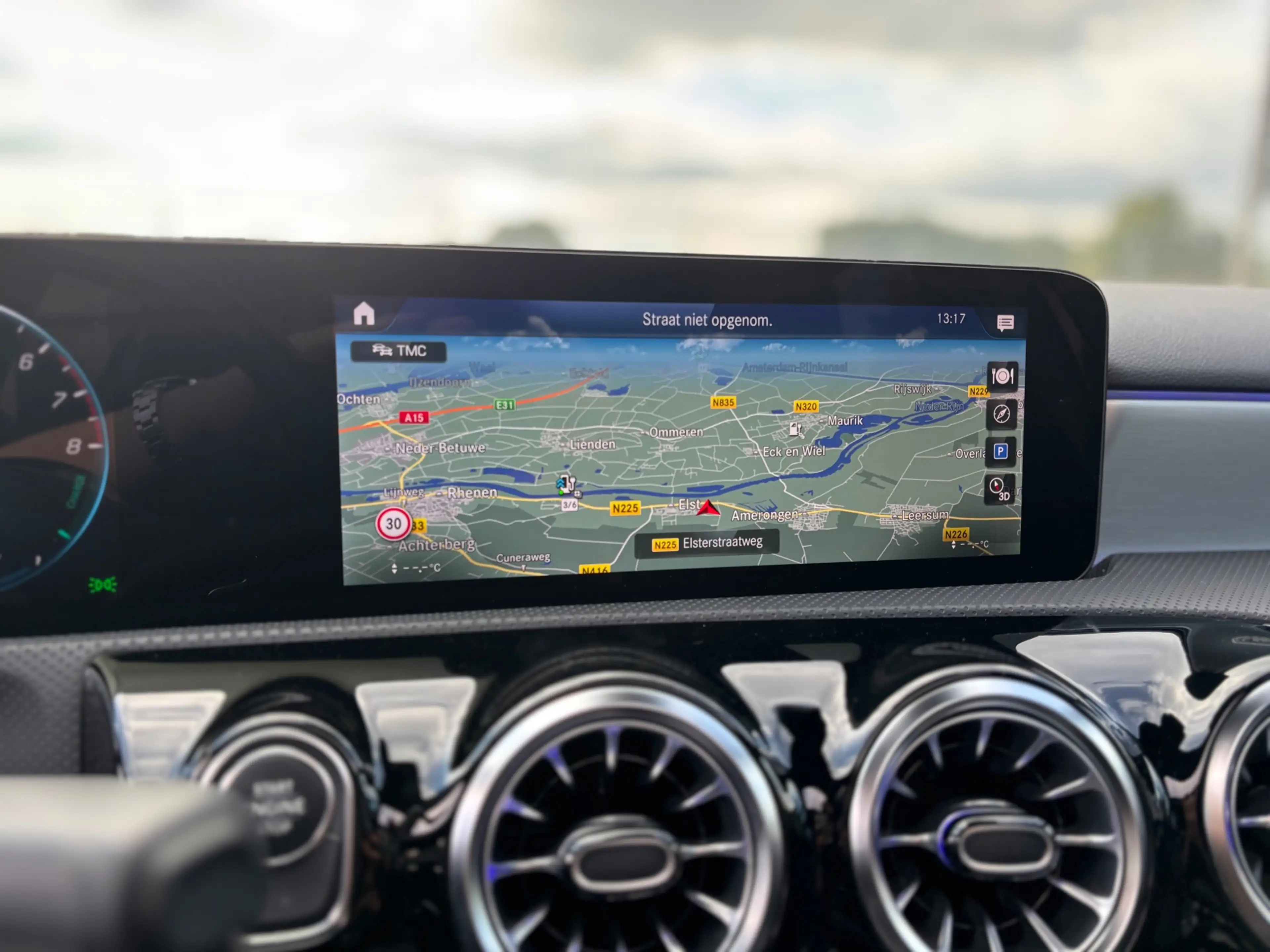Mercedes-Benz A 250 e AMG Line panorama dak! Nieuwstaat! — photo 23