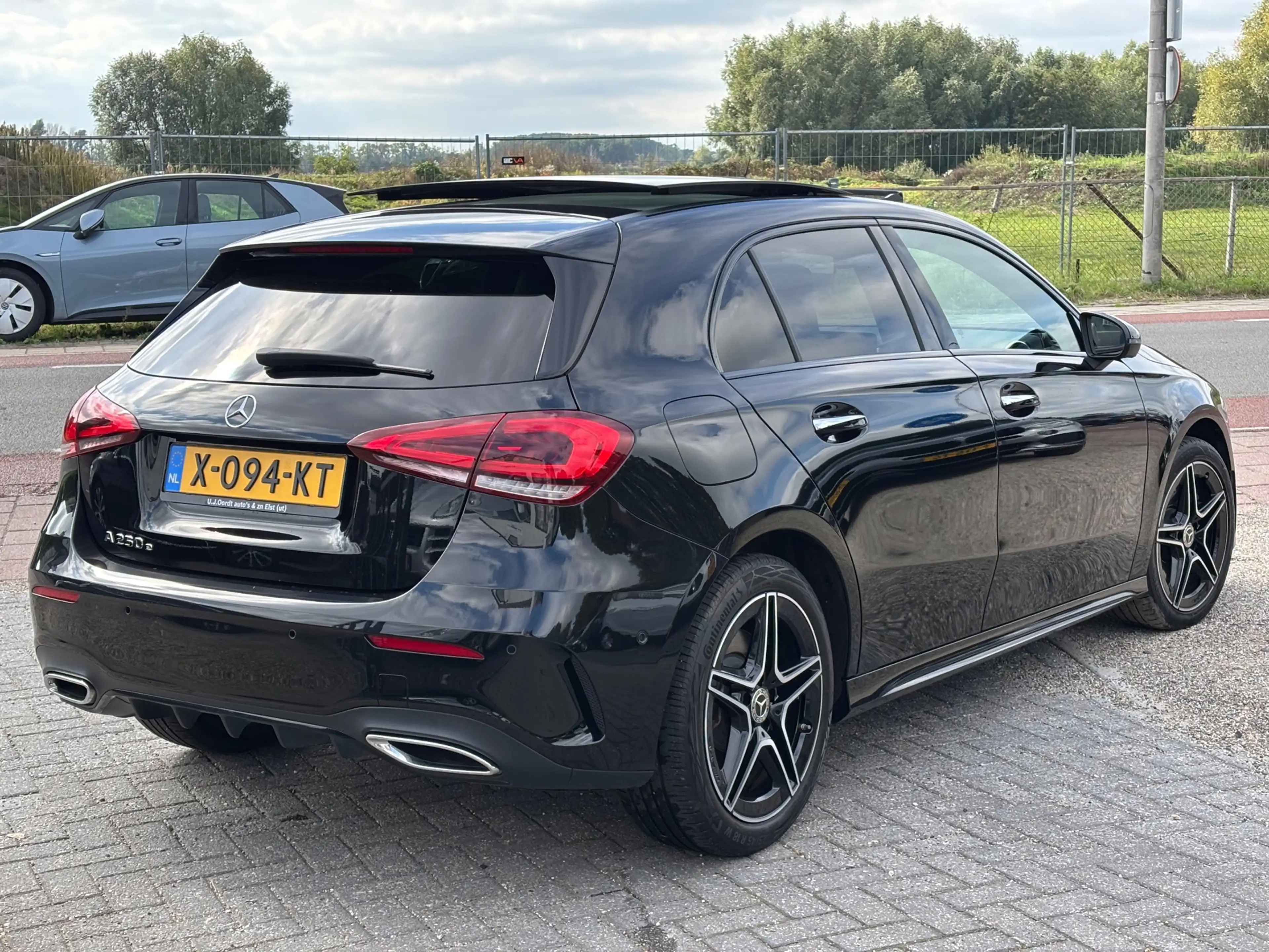 Mercedes-Benz A 250 e AMG Line panorama dak! Nieuwstaat! — photo 2