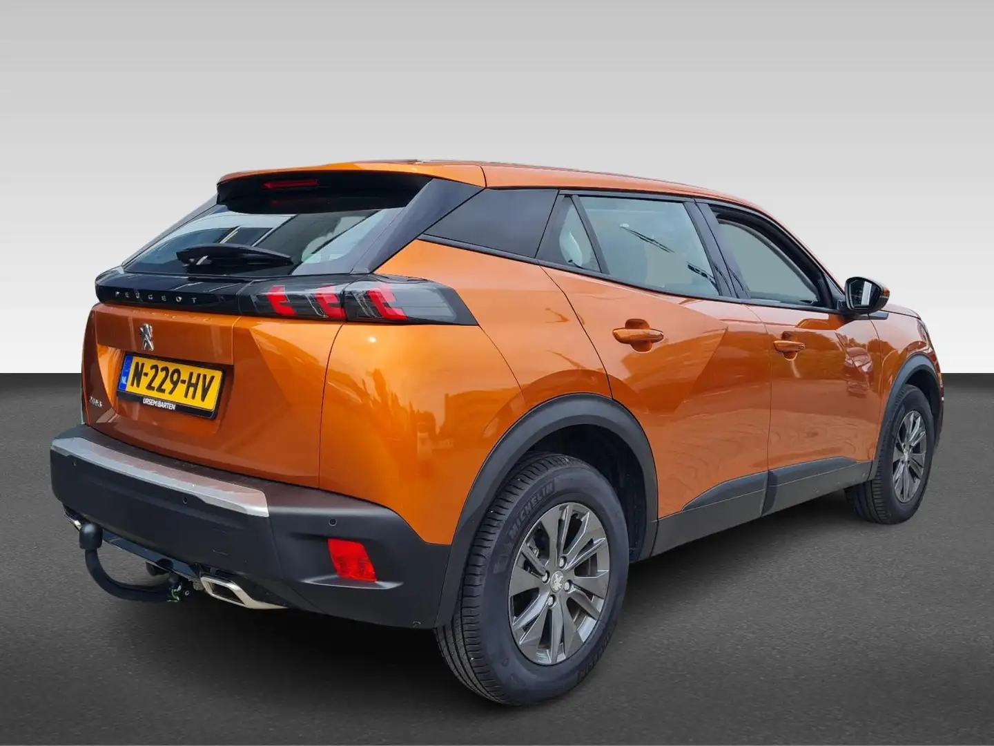 Peugeot 2008 1.2 PureTech Active Pack | Trekhaak | Automaat | Orange - 2