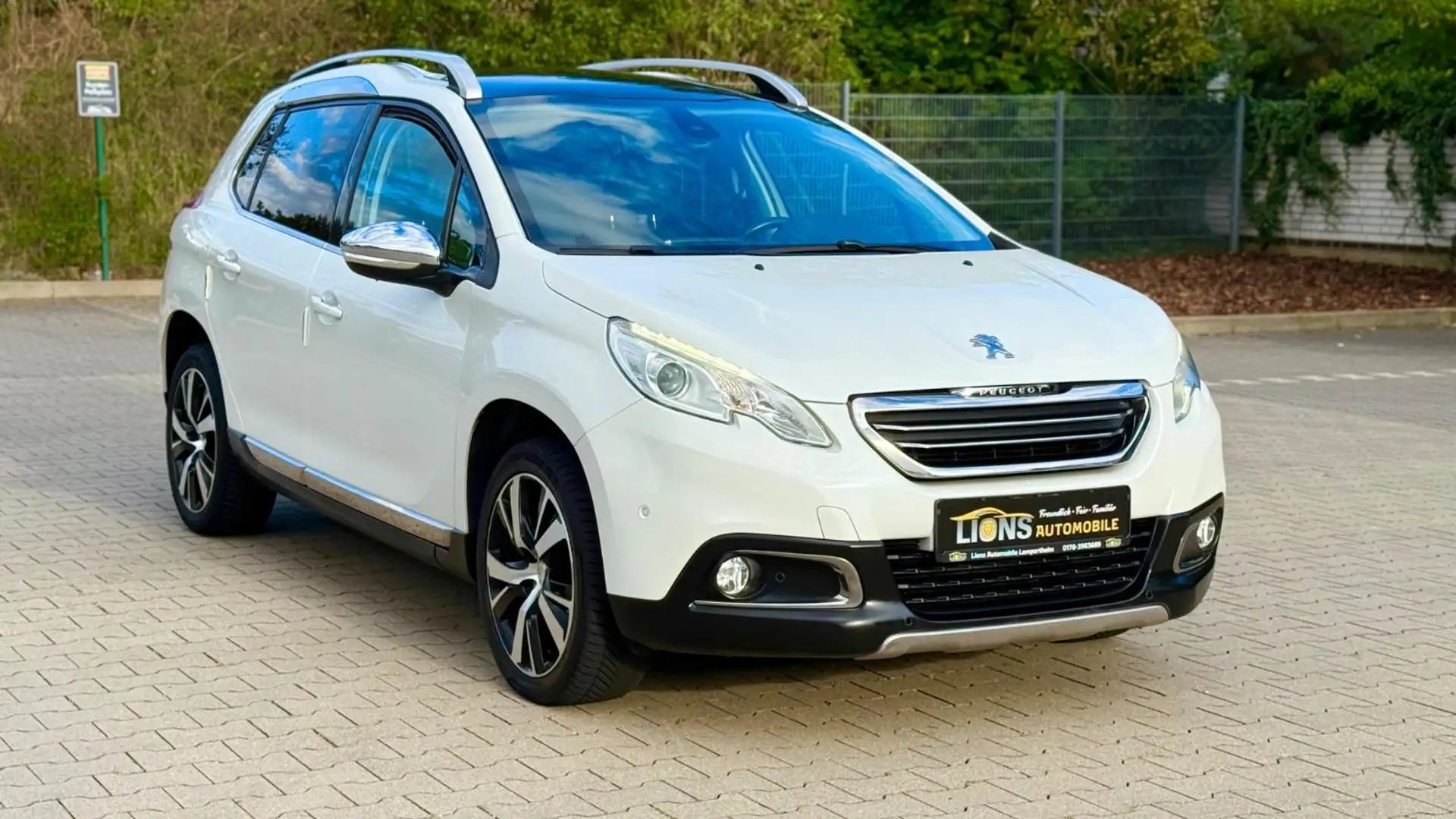 Peugeot 2008 Allure/PDC/KLIMA/ALLWETTER/LEDER/PANO/TÜV/ Weiß - 1