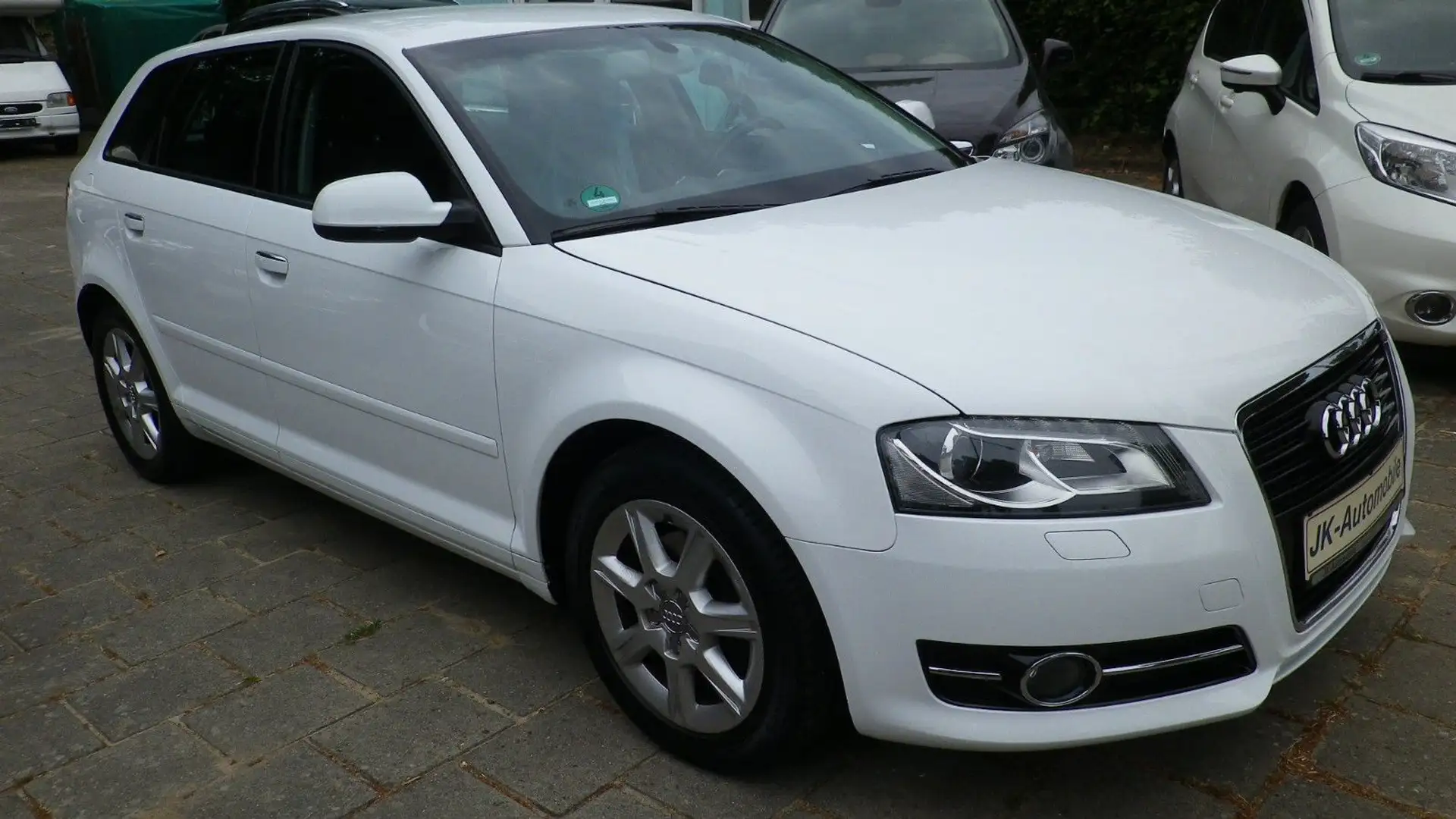 Audi A3 Sportback 1.4 TFSI Ambiente*8x Reifen* Weiß - 1
