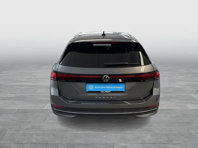 Volkswagen Passat view 5