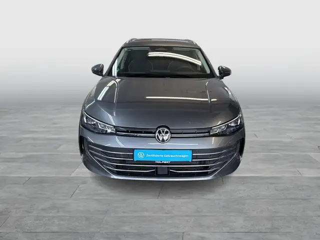 Volkswagen Passat view 8