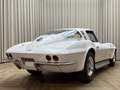 Chevrolet Corvette C2 Coupé / 327 Cu V8 / 4-Speed Manual / Hot Rod / Blanc - thumbnail 30