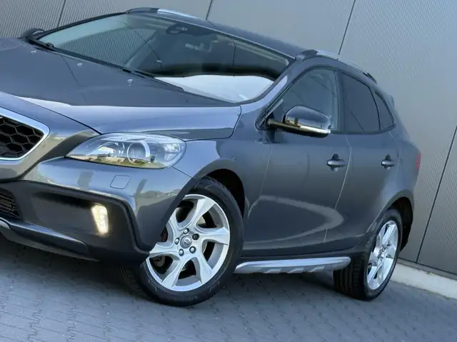 Volvo V40 Cross Country view 6