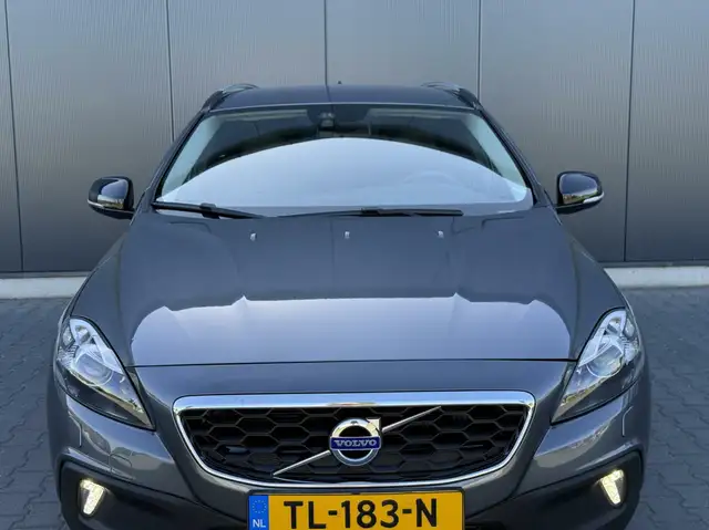 Volvo V40 Cross Country view 14