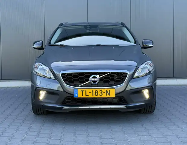 Volvo V40 Cross Country view 7