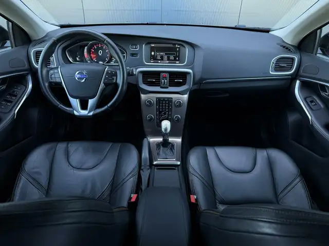 Volvo V40 Cross Country view 15