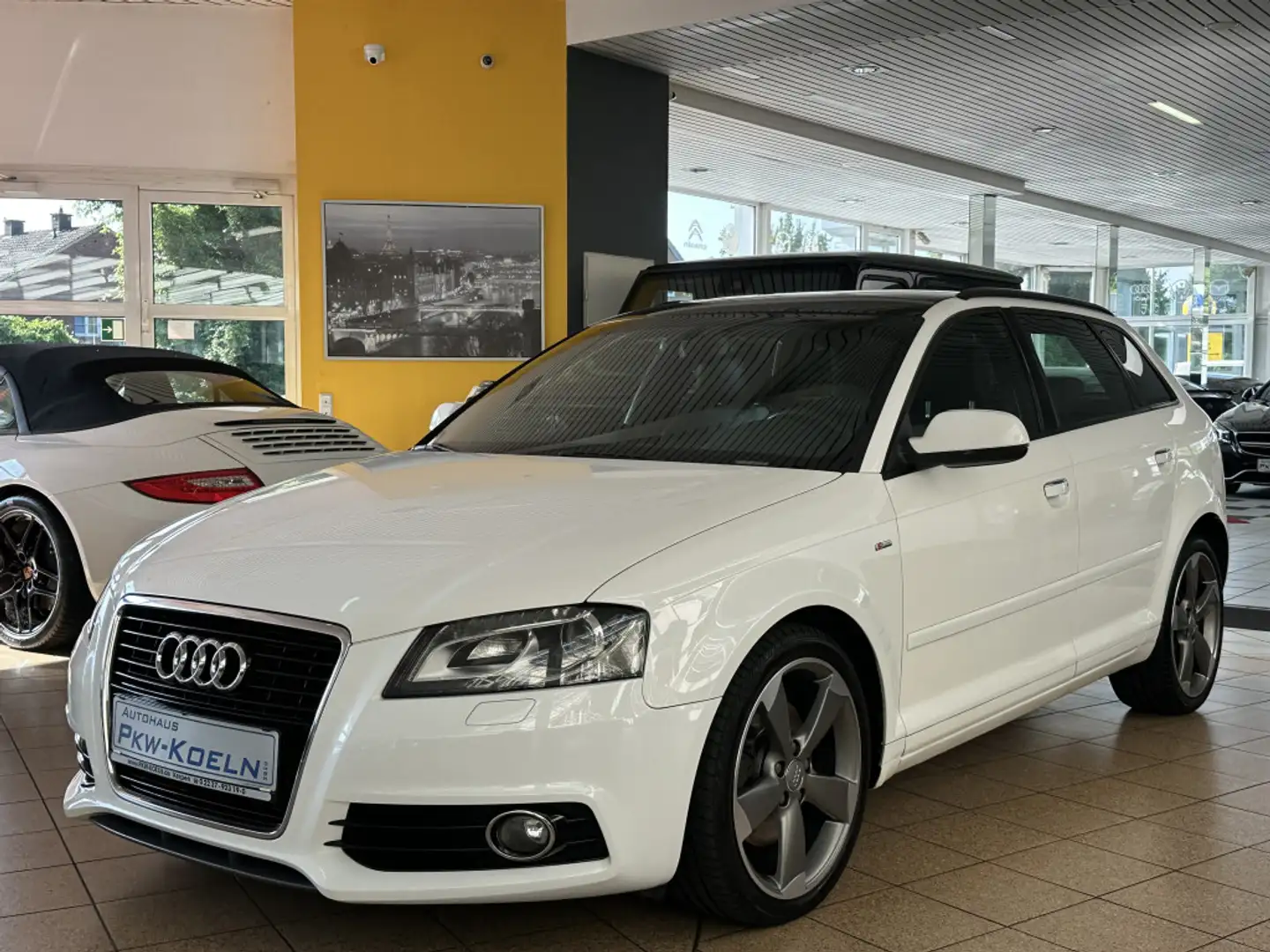 Audi A3 2.0 TDI S line Sportpaket plus*PANO*XENON+* Weiß - 1