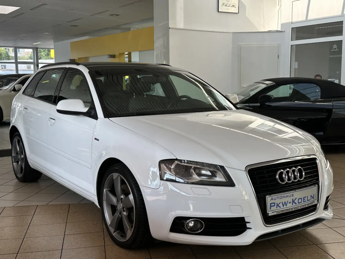 Audi A3 2.0 TDI S line Sportpaket plus*PANO*XENON+* Weiß - 2