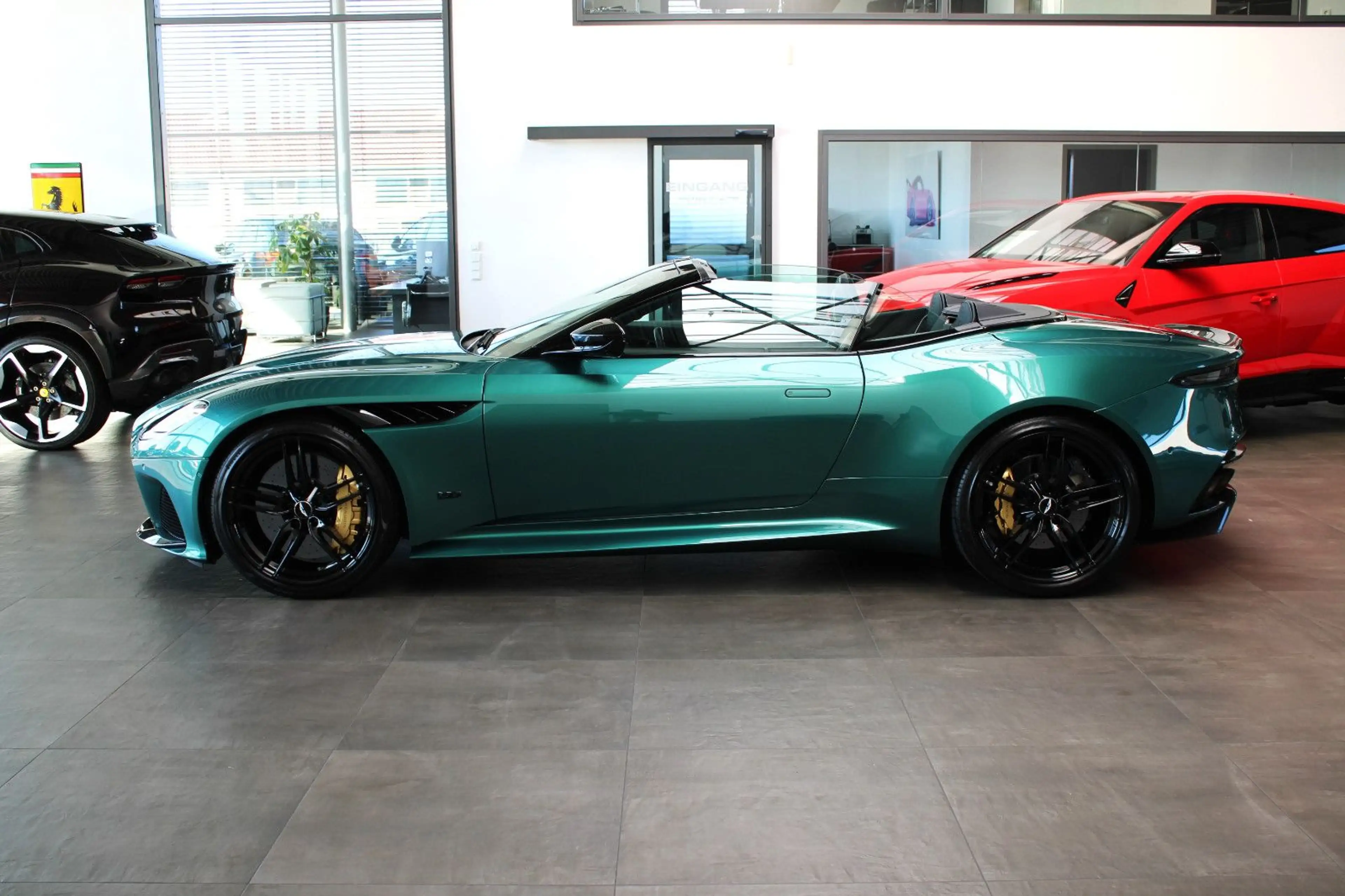 Aston Martin DBS 5.2 V12 VOLANTE RACING GREEN! — photo 4