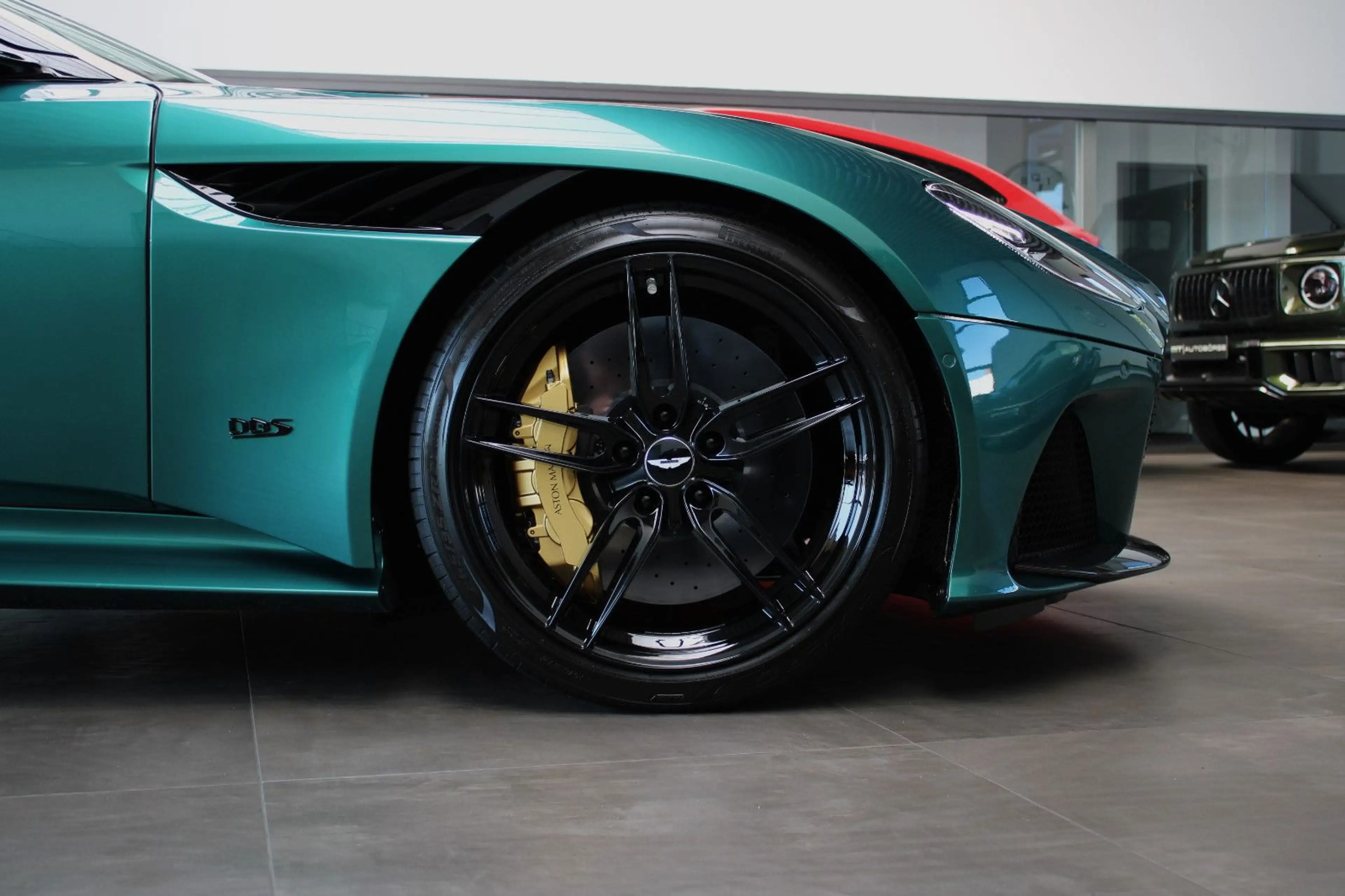 Aston Martin DBS 5.2 V12 VOLANTE RACING GREEN! — photo 15