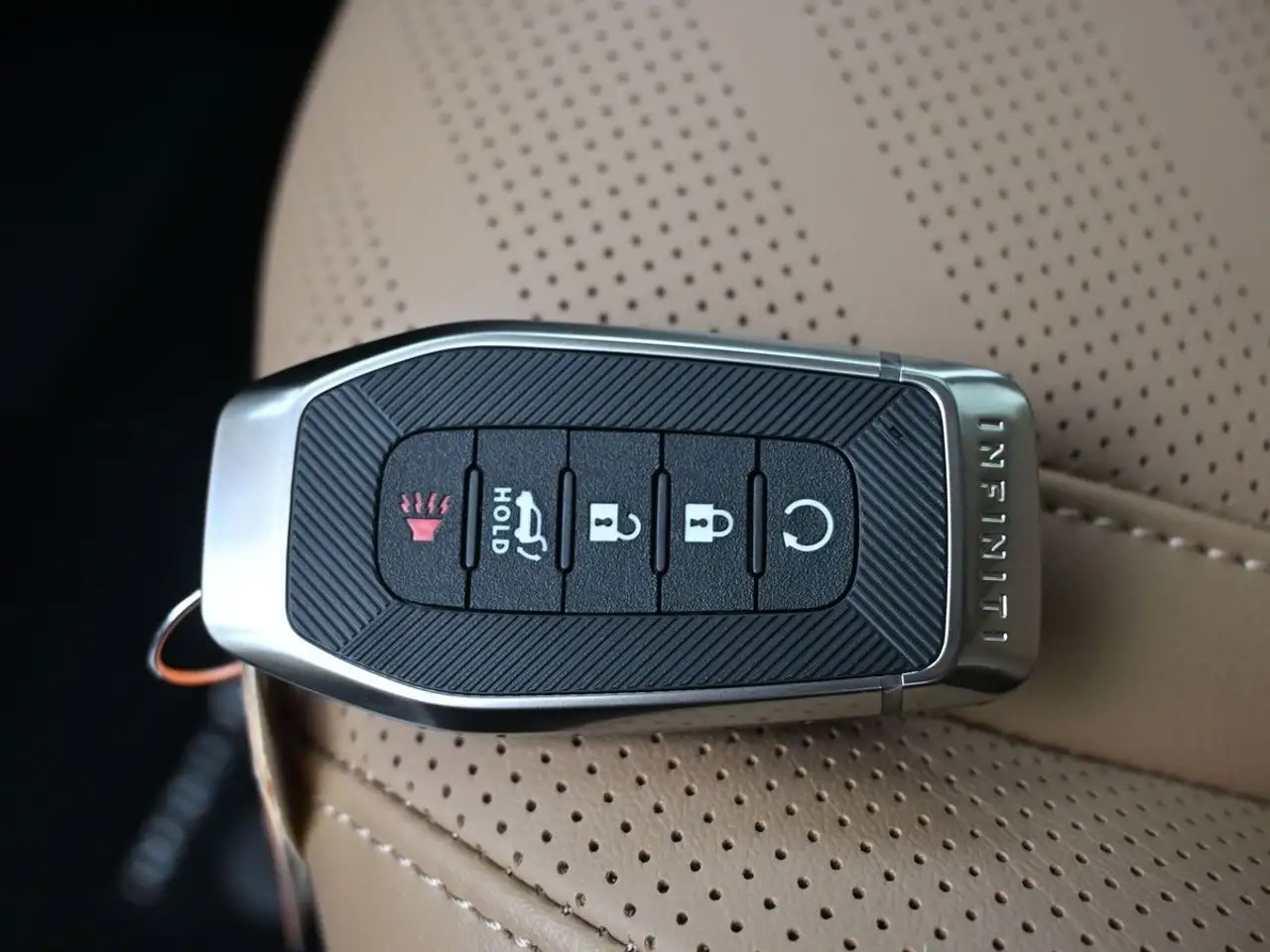 Infiniti QX80 снимка Infiniti QX80