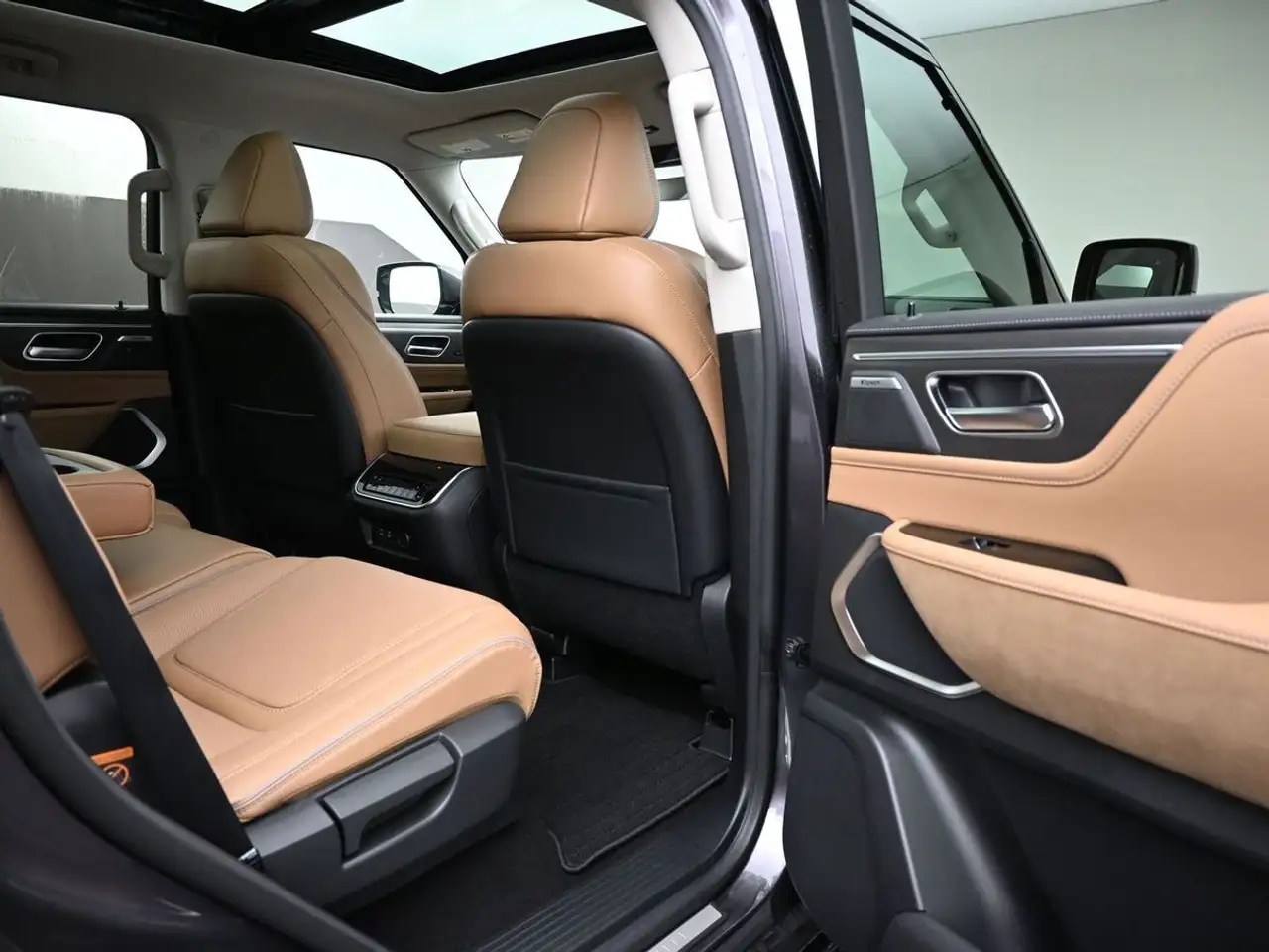 Infiniti QX80 снимка Infiniti QX80