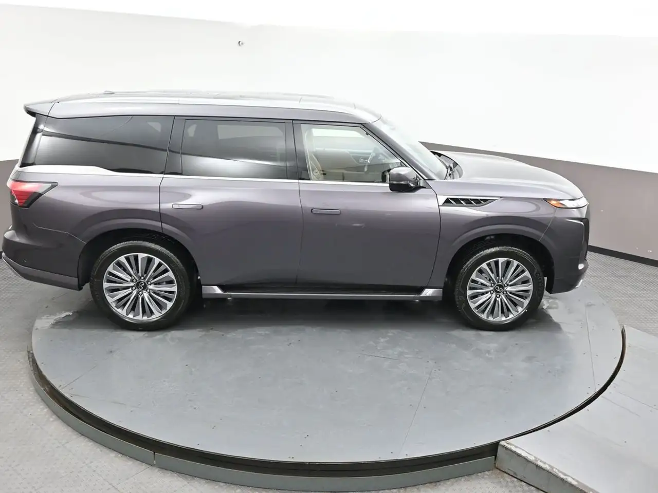 Infiniti QX80 снимка Infiniti QX80