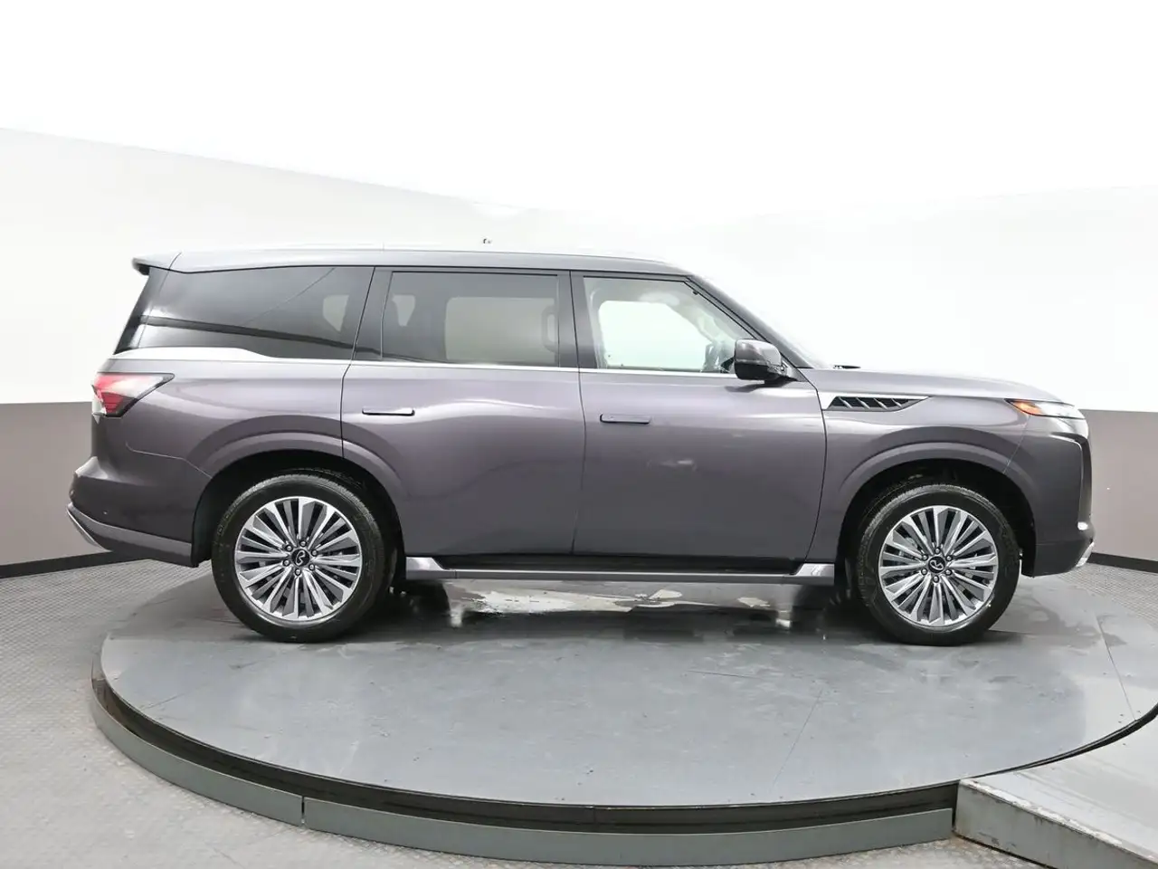 Infiniti QX80 снимка Infiniti QX80