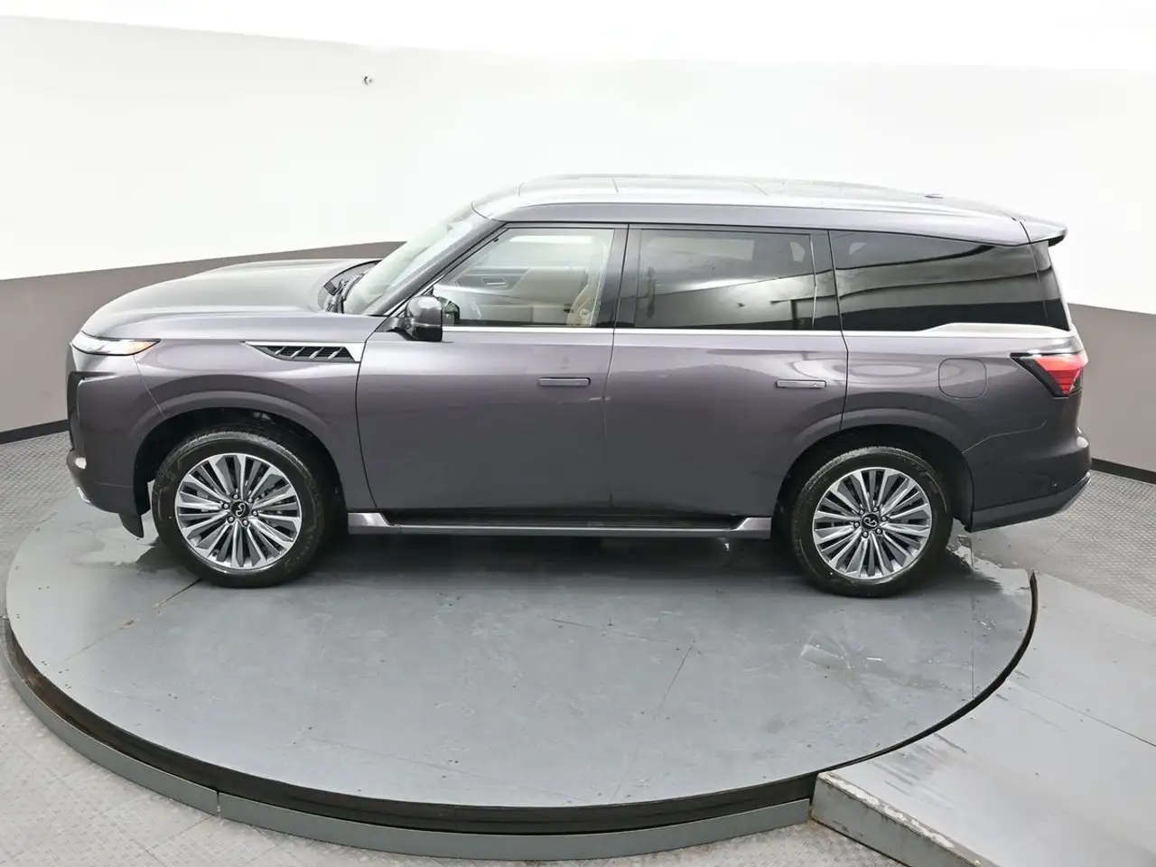 Infiniti QX80 снимка Infiniti QX80