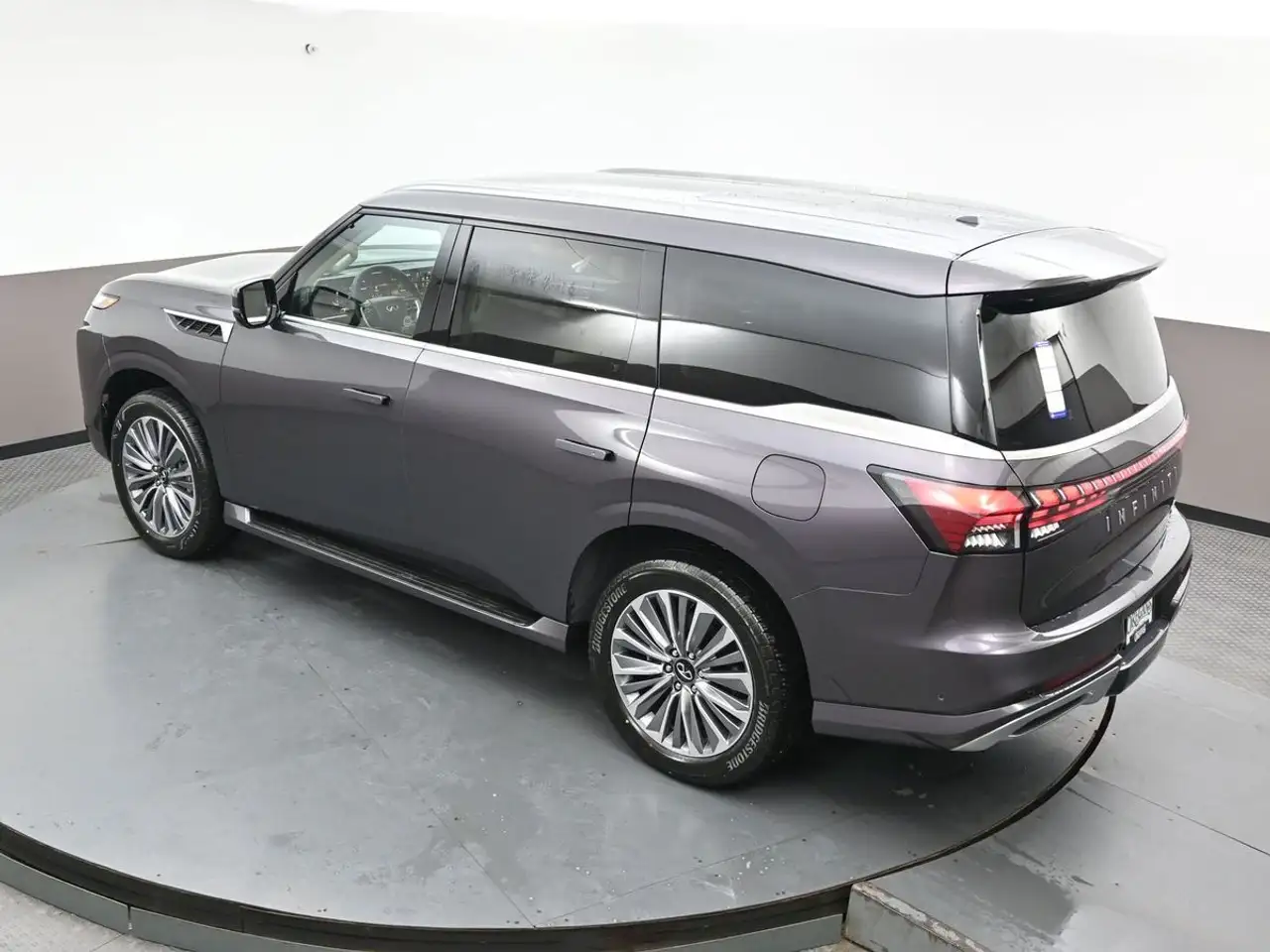 Infiniti QX80 снимка Infiniti QX80