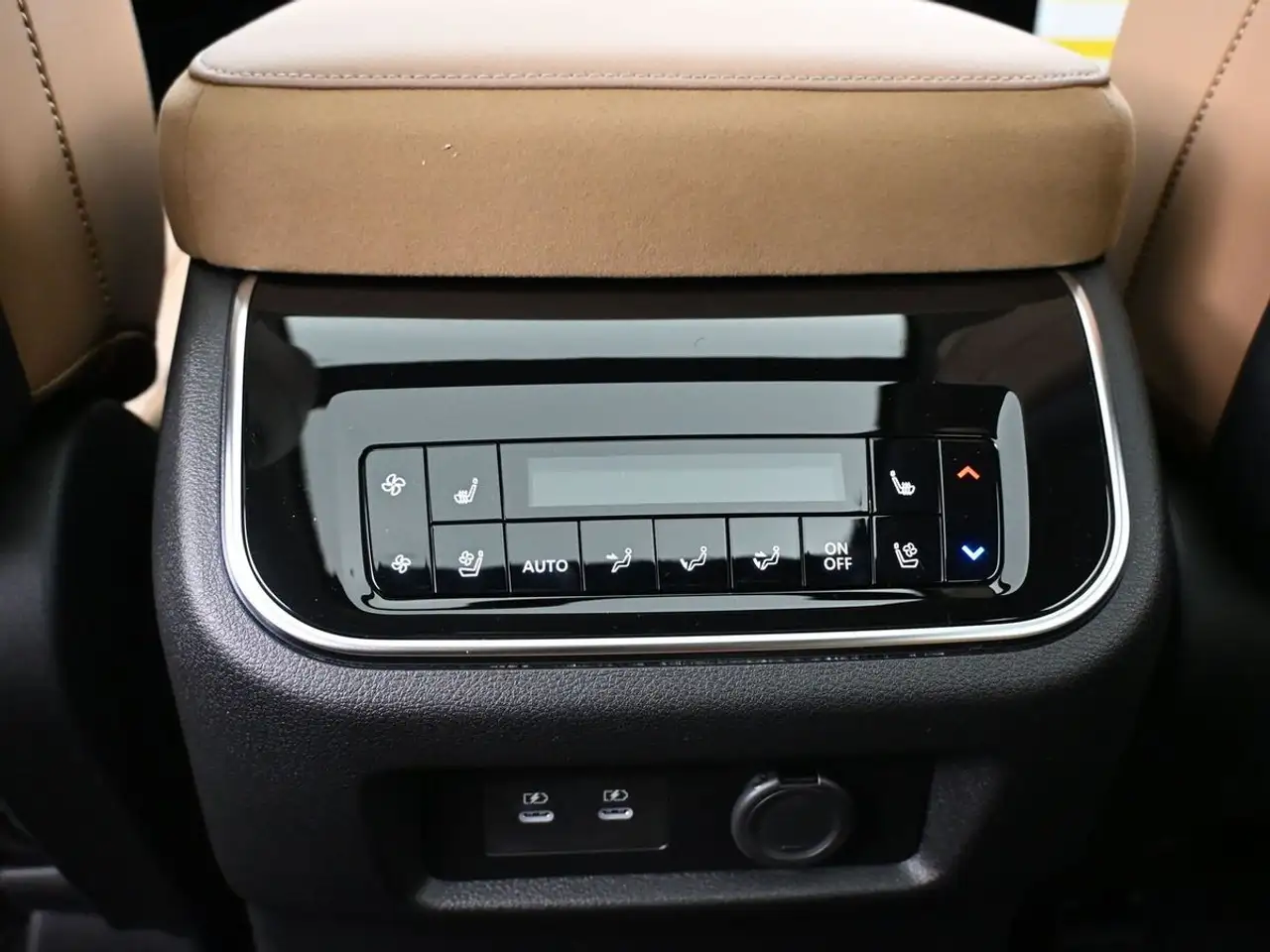 Infiniti QX80 снимка Infiniti QX80