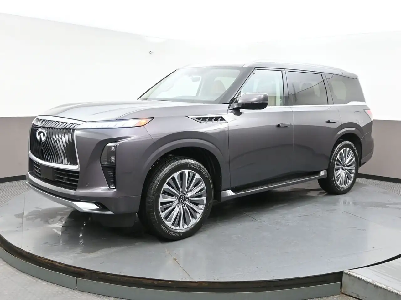 Infiniti QX80 снимка Infiniti QX80