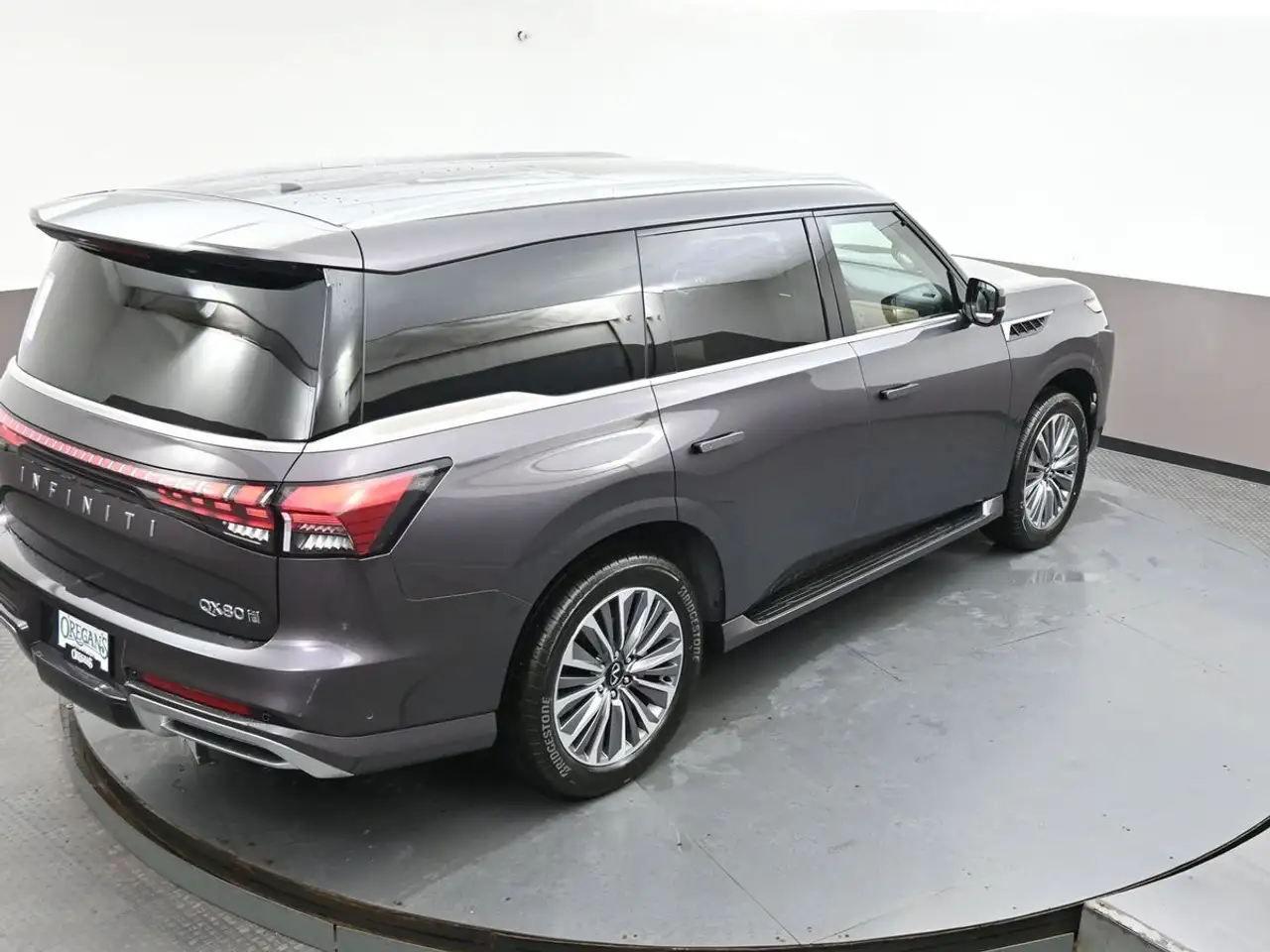 Infiniti QX80 снимка Infiniti QX80