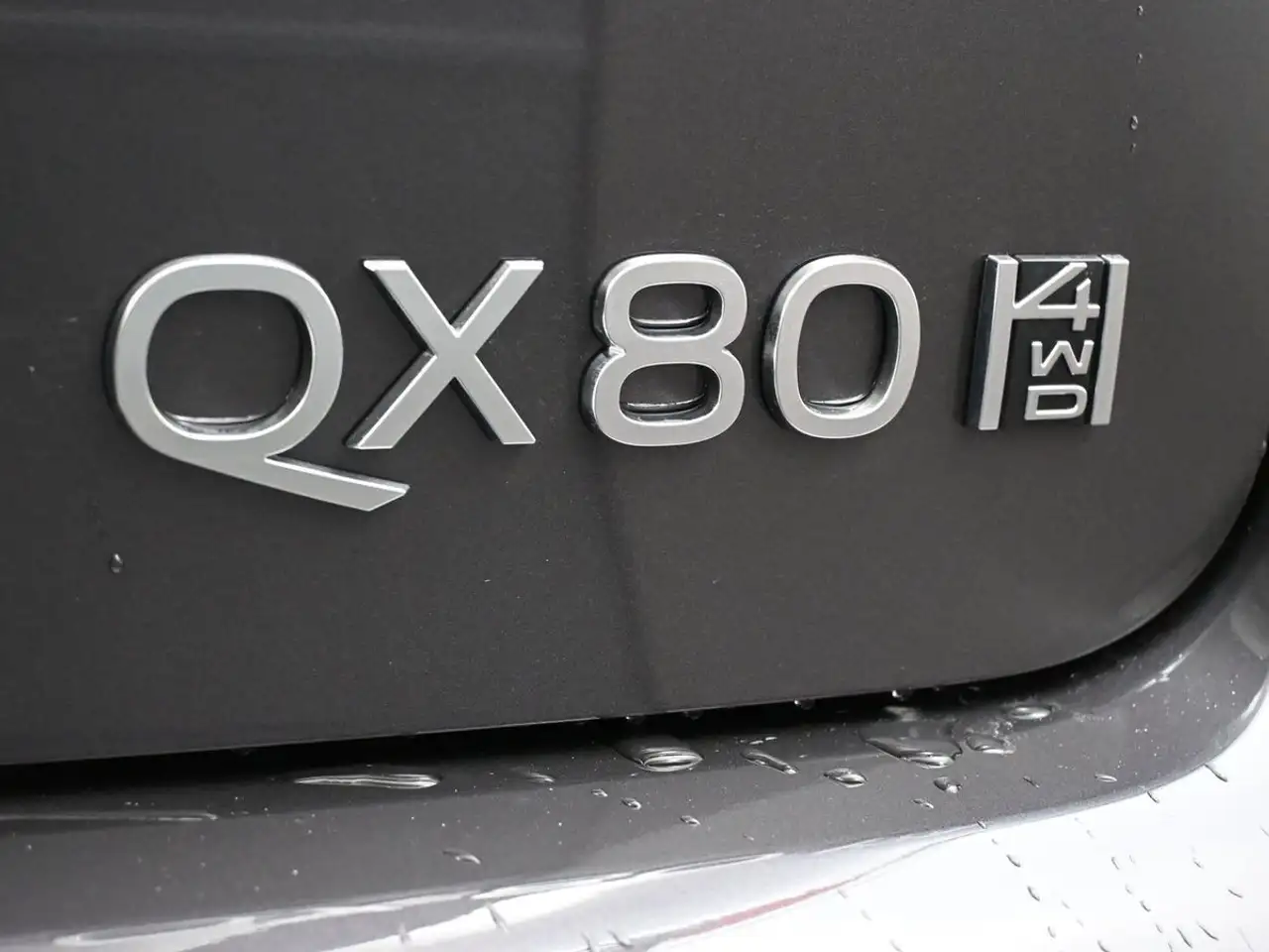 Infiniti QX80 снимка Infiniti QX80