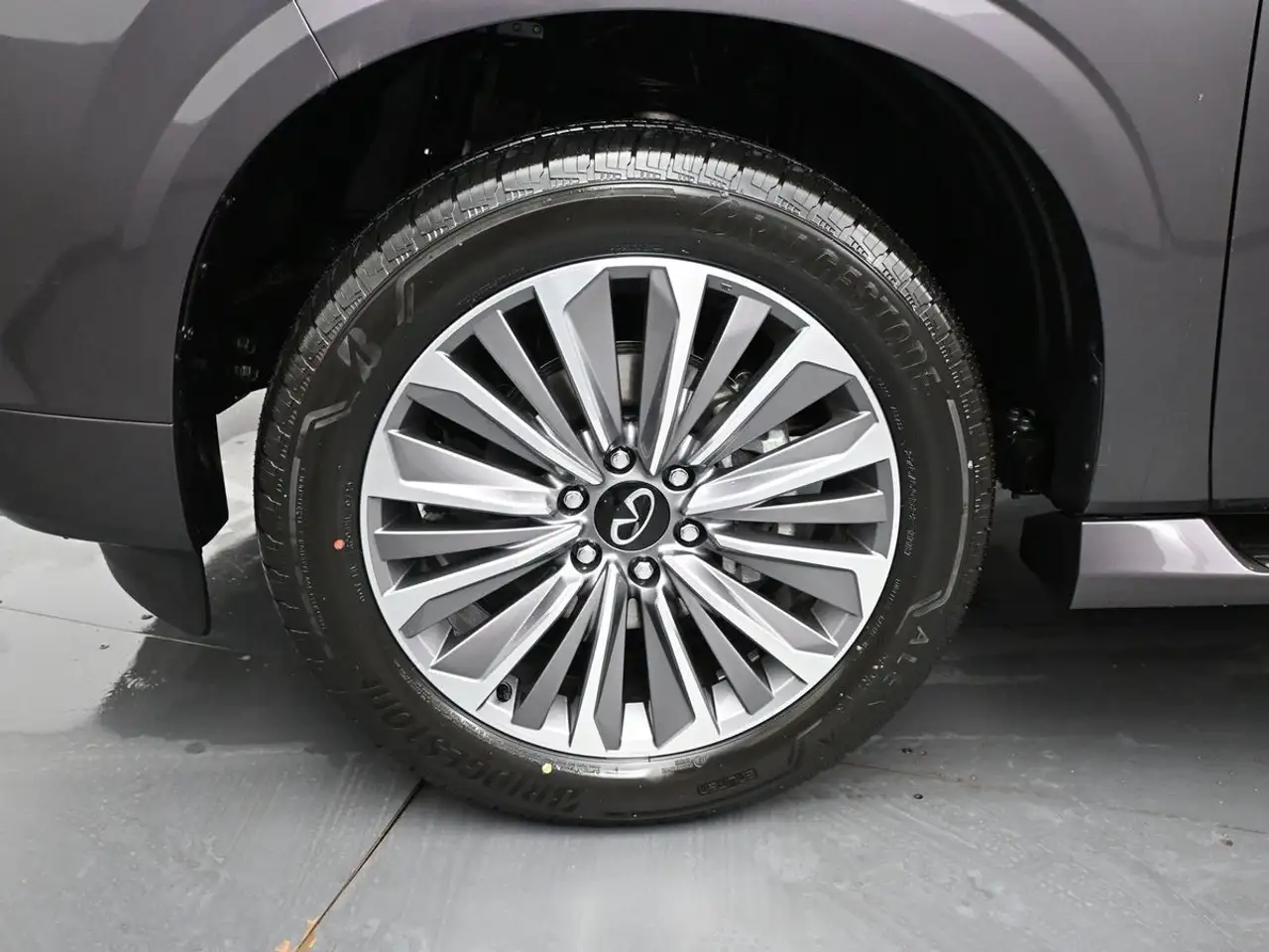 Infiniti QX80 снимка Infiniti QX80