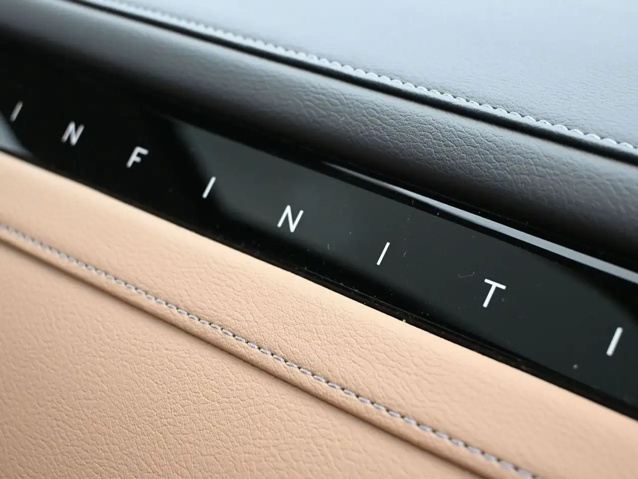 Infiniti QX80 снимка Infiniti QX80