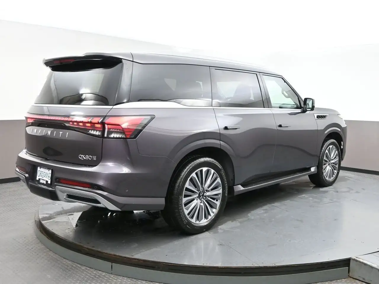 Infiniti QX80 снимка Infiniti QX80