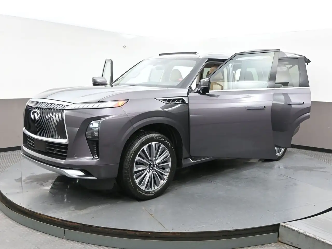Infiniti QX80 снимка Infiniti QX80