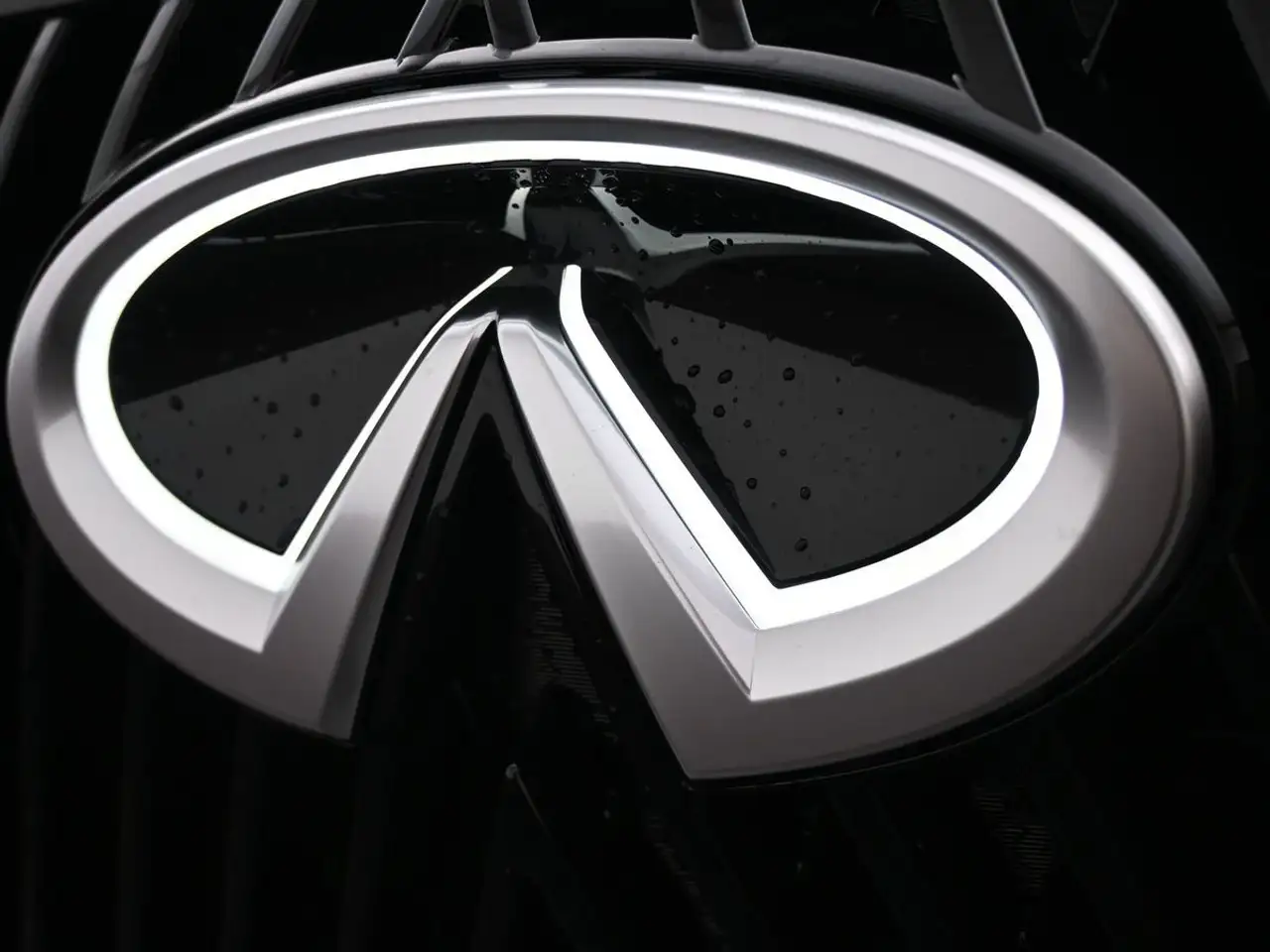 Infiniti QX80 снимка Infiniti QX80
