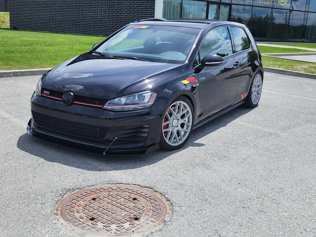 Volkswagen Golf GTI снимка Volkswagen Golf GTI