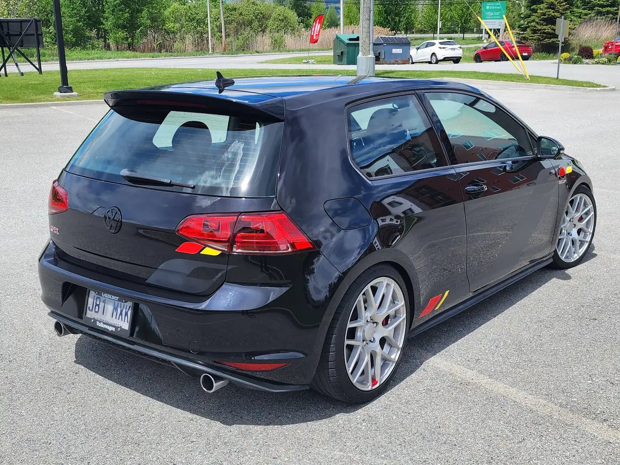 Volkswagen Golf GTI снимка Volkswagen Golf GTI