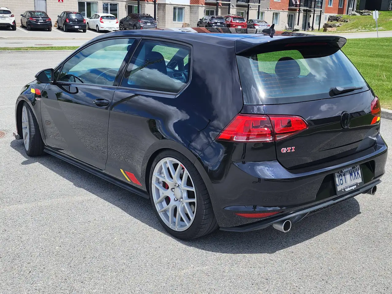 Volkswagen Golf GTI снимка Volkswagen Golf GTI