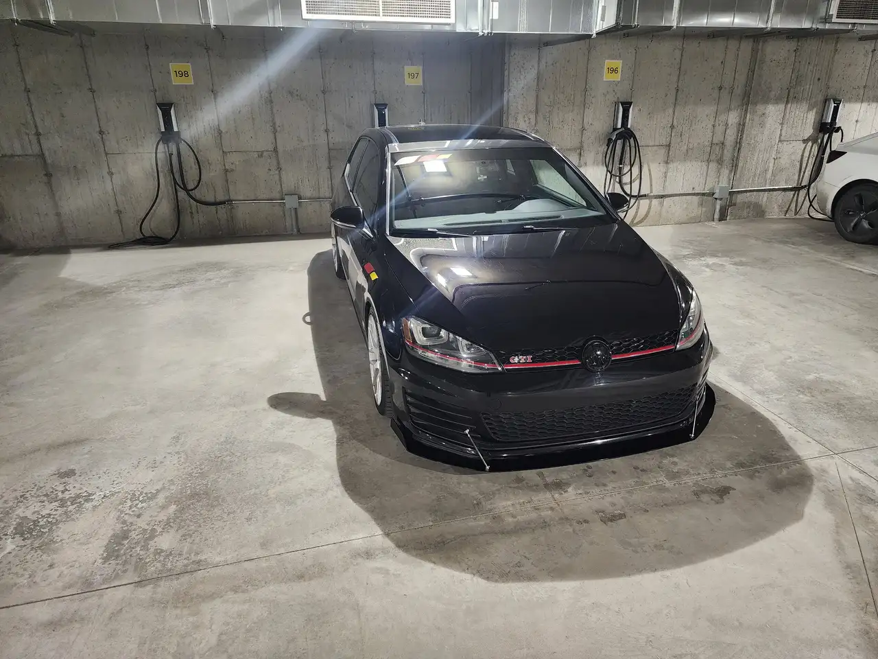 Volkswagen Golf GTI снимка Volkswagen Golf GTI