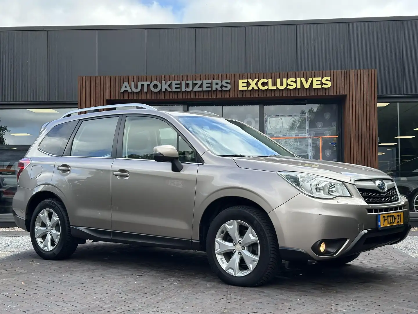 Subaru Forester 2.0 Luxury Plus Pano Camera Clima Cruise Trekhaak Brun - 1