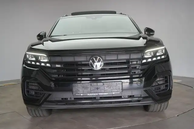 Volkswagen Touareg view 2